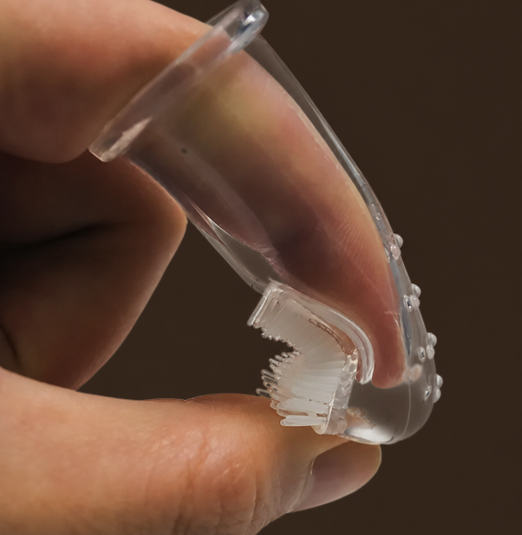 Finger toothbrush for dogs and cats